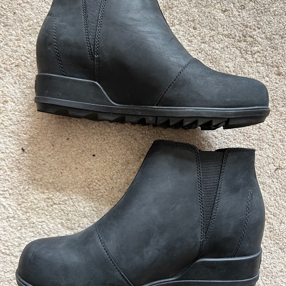 SOREL Evie Black Chelsea Boots
